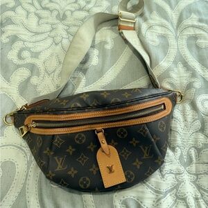 Louis Vuitton Monogram Canvas High Rise Bumbag
